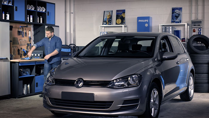N&auml;in vaihdat Volkswagen Golf VII:n ajovalopolttimot